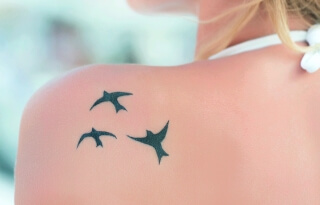 ad_tattoos_woman-shoulder-birds_square_2021.j